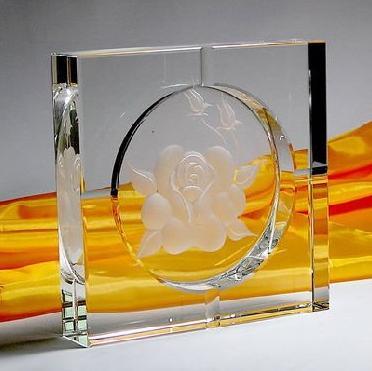 Heart Shape Clear Acrylic Craft With A Clock